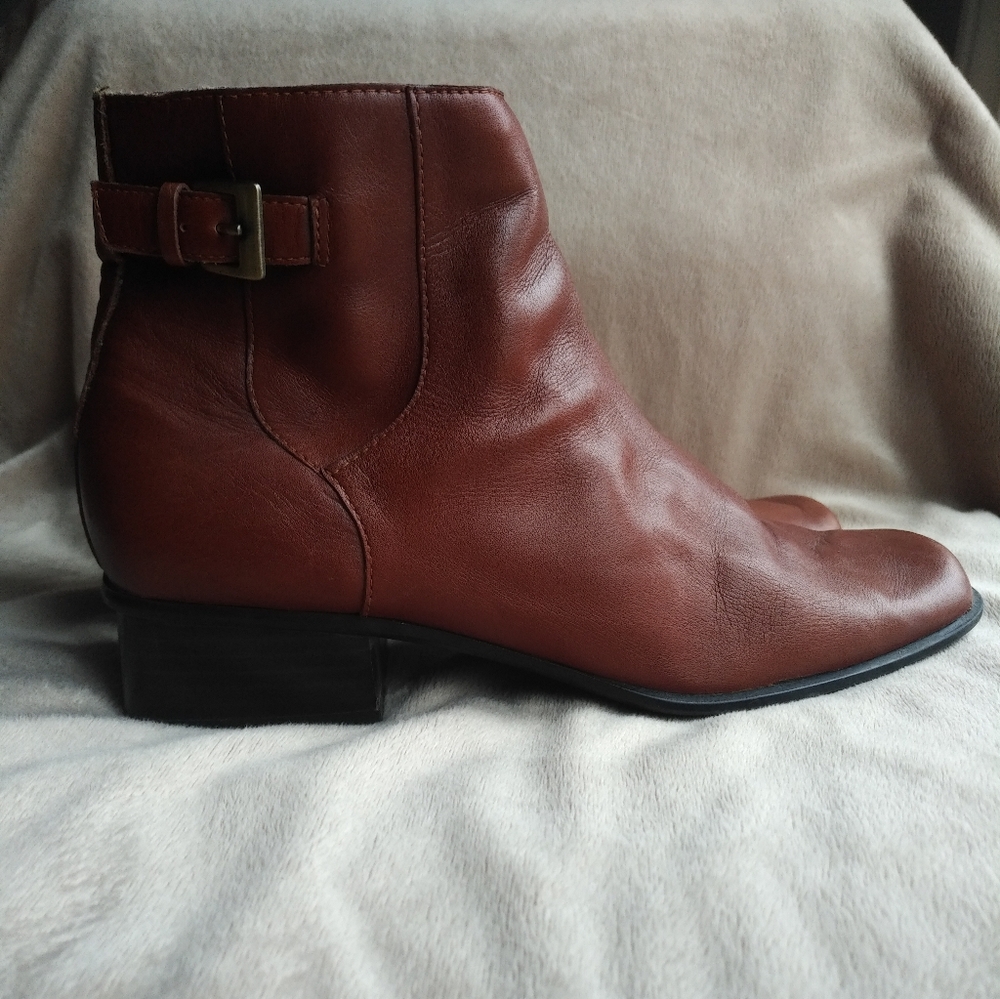 Villager Liz Claiborne Marinette Square Toe Leather Ankle Boots